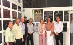 Câmara de Cruzília inaugura sede da Escola do Legislativo, Procuradoria da Mulher e Centro de Atendimento ao Cidadão Inauguração Placa procuradoria da mulher - 1